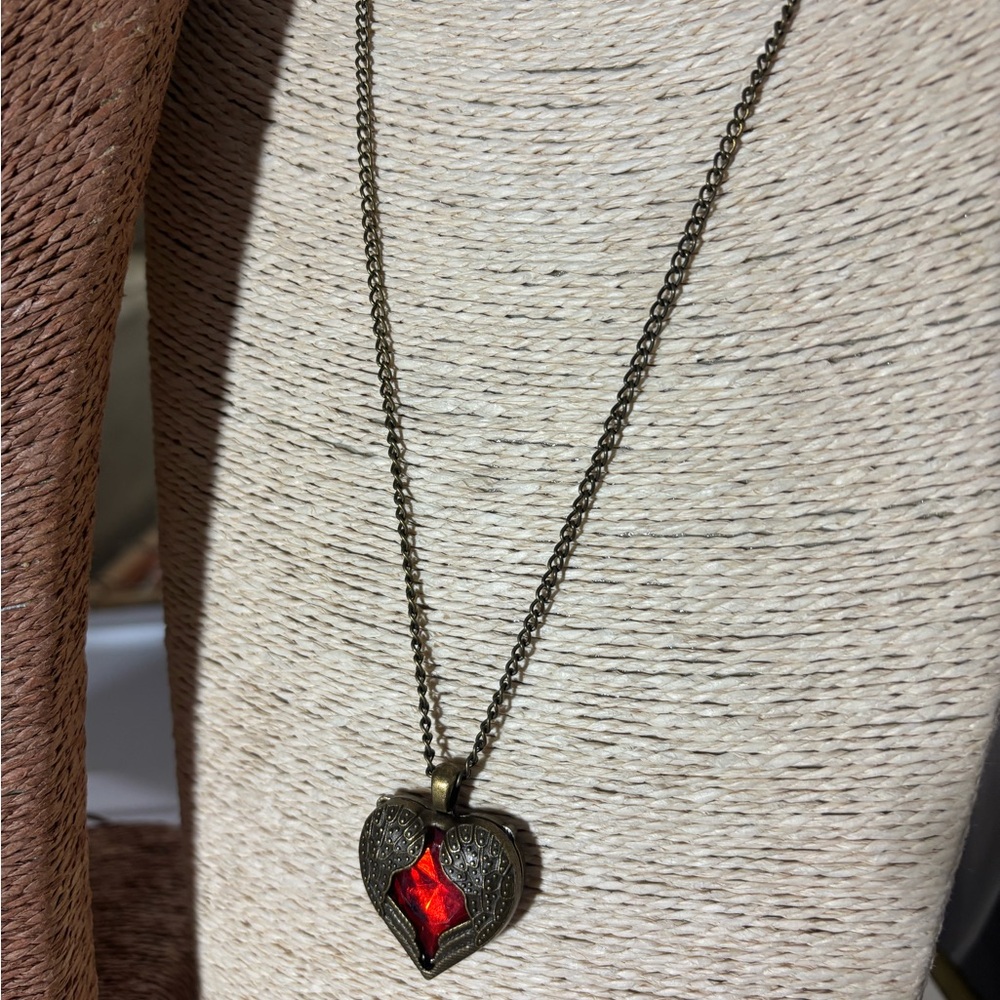 Elegant Heart Pendant Necklace with Red/Orange Stone - Stamped Sumni